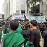 Diguyur Hujan, Mahasiswa Demo 