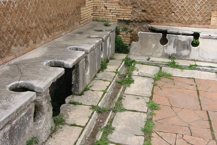 Bentuk toilet umum bangsa Romawi kuno. Peneliti menemukan bahwa toilet bangsa Romawi kuno disebut sangat jorok.