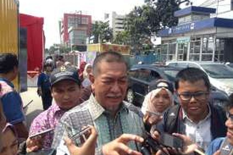 Wakil Gubernur Jawa Barat Deddy Mizwar usai prosesi pencanangan perdana proyek jalan layang Antapani, Bandung, Jumat (10/6/2016).