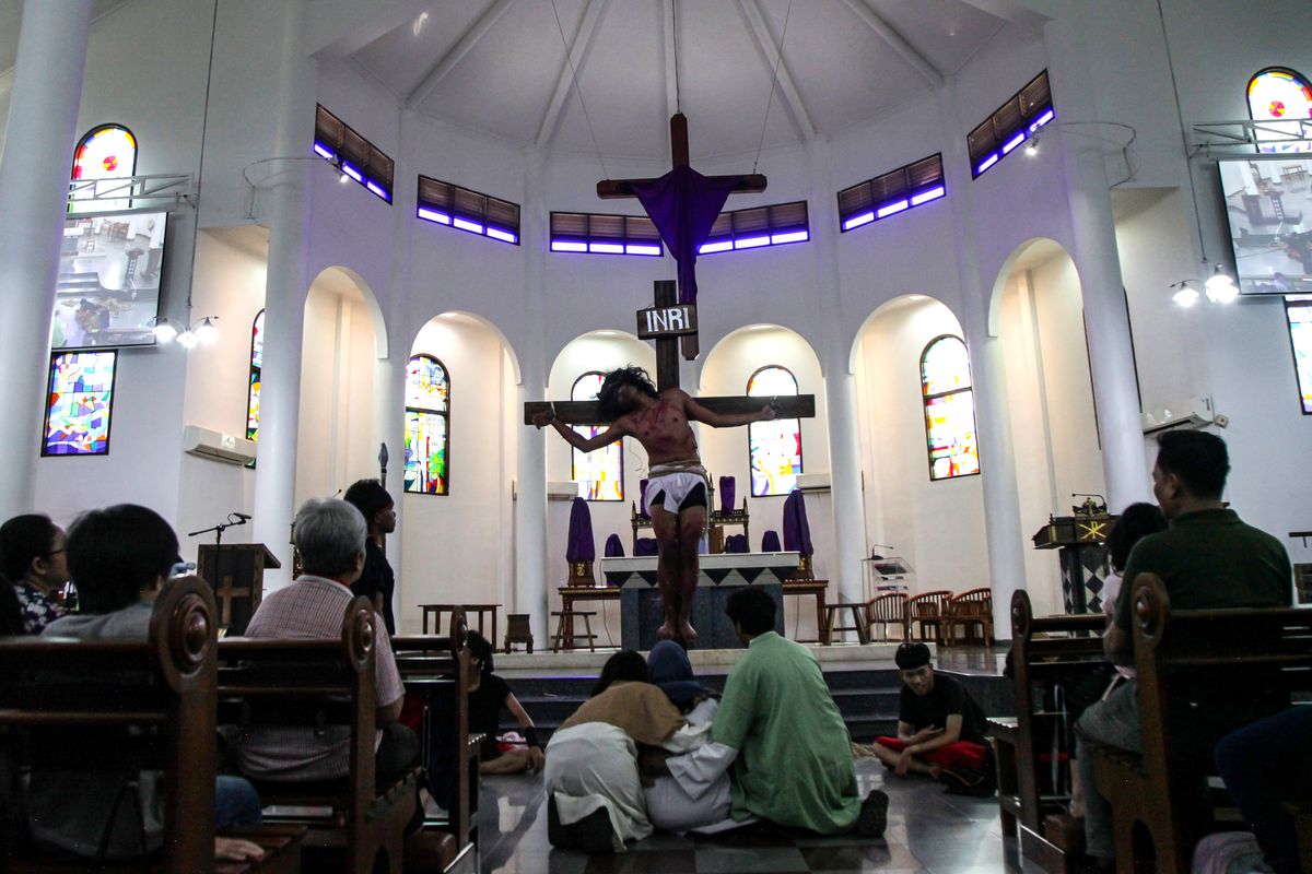 Momen Mengganggu dalam Kisah Penyaliban Yesus: Pertanyaan tentang Keadilan