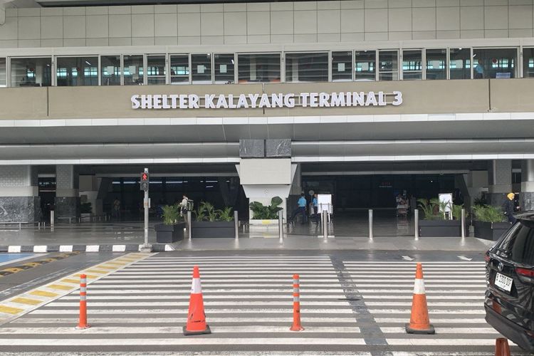 Shelter kalayang atau skyride di Terminal 3 Soekarno-Hatta Tangerang.