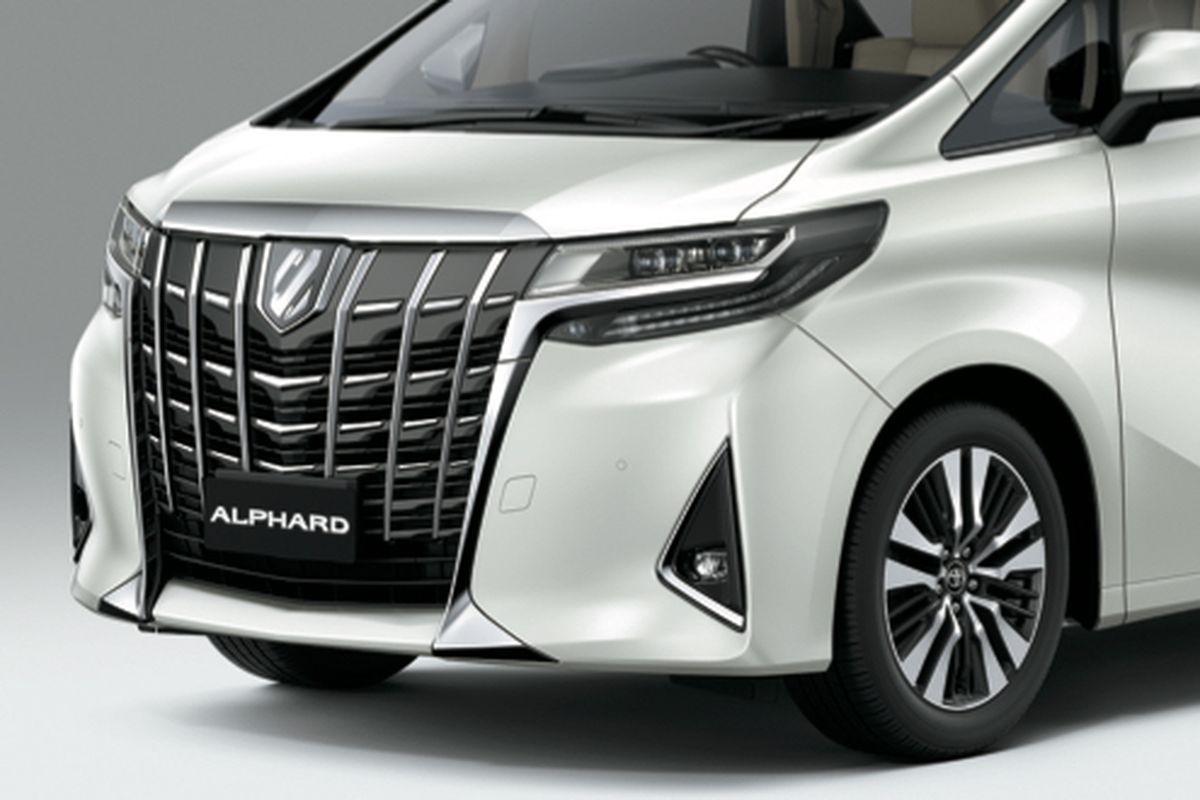 Toyota Alphard 2018. 