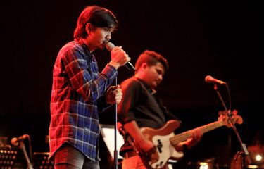 Grup band Sheila On 7 tampil pada Java Jazz Festival 2015 di JIExpo Kemayoran, Jakarta, Sabtu (7/3/2015). Java Jazz Festival 2015 yang berlangsung hingga Minggu (8/3/2015) menampilkan artis dari dalam dan luar negeri. KOMPAS IMAGES/KRISTIANTO PURNOMO