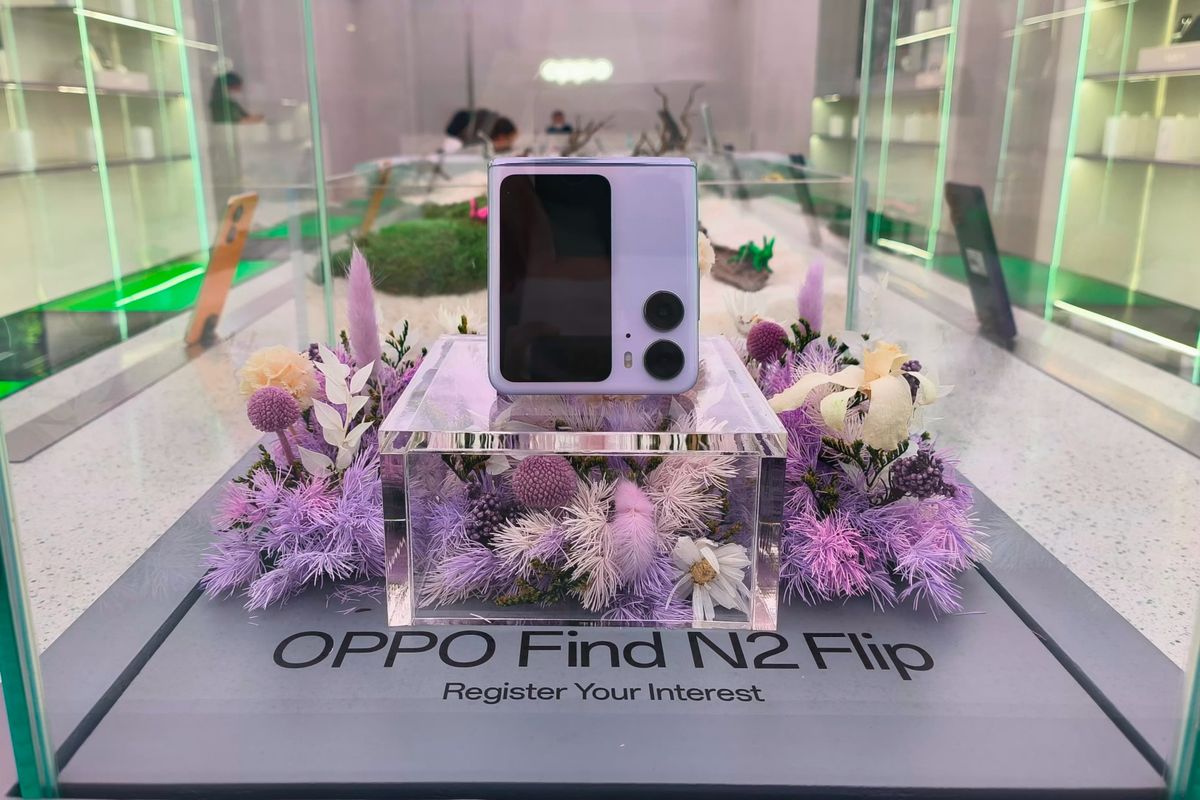 Peranglat Oppo Find N2 Flip yang akan dilelang Oppo.