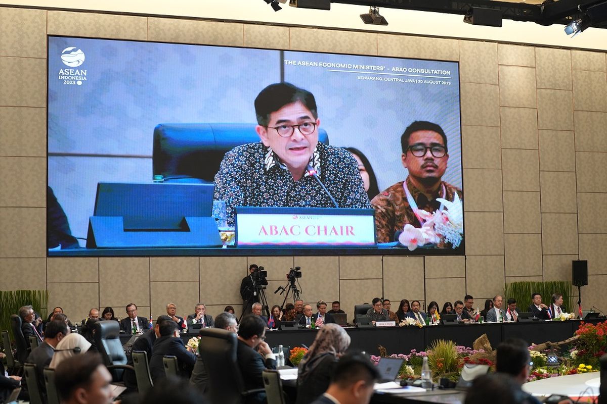 Ketua ASEAN-BAC Arsjad Rasjid saat berbicara di depan delegasi negara-negara Asia Tenggara di Semarang, Sabtu (19/8/2023). 