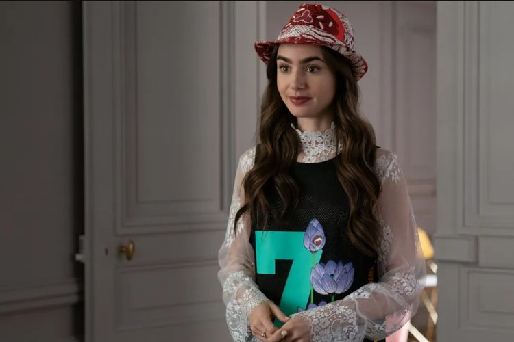 Tokoh Emily (Lily Collins) dalam serial Emily in Paris.