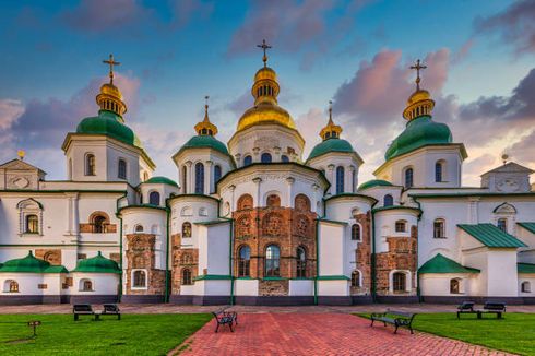 [POPULER PROPERTI] Perang Rusia-Ukraina Bikin Katedral Saint Sophia Bahaya