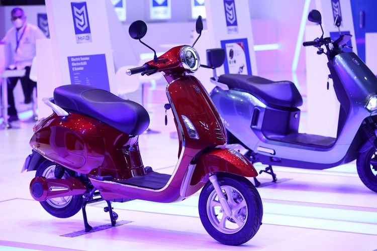 Motor listrik Electro EL02 produksi Mobil Anak Bangsa (MAB) dipamerkan di ajang Periklindo Electric Vehicle Show (PEVS) 2022 di JIExpo Kemayoran, Rabu (27/7/2022). Dua motor listrik yaitu Electro EL03 dan EL02 serta satu sepeda listrik EScooter EL07C produksi MAB akan meluncur di akhir tahun 2022.