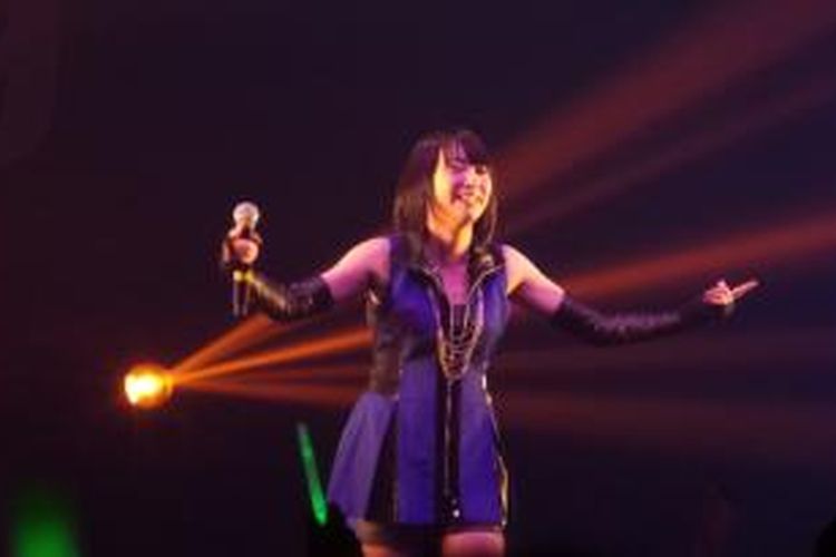Aoi Eir tampail dalam pertunjukan Anisong pada Anime Festival Asia Indonesia (AFA ID) 2013 di Plenary Hall, Jakarta Convention Center, Jumat (6/9/2013) malam. 
