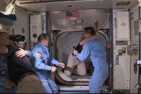 Misi SpaceX, 2 Astronot NASA Sampai ISS dan Disambut Kosmonot Rusia