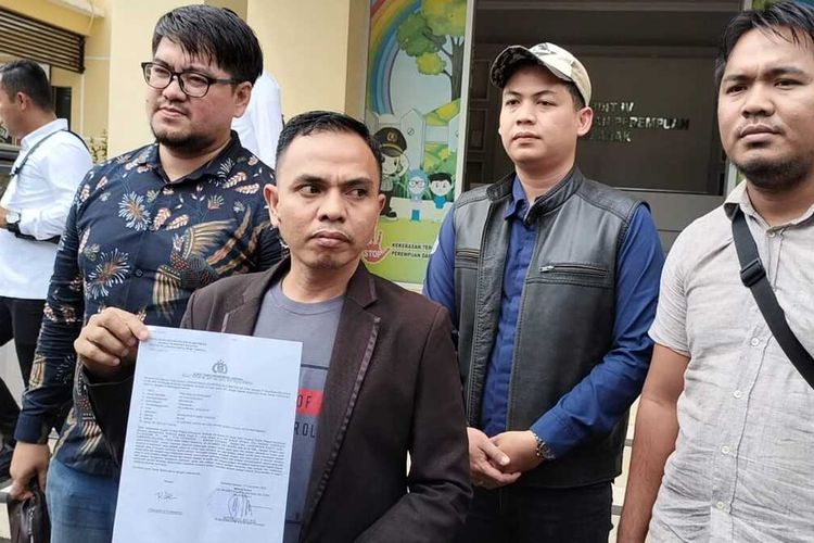 Febriansyah kuasa hukum TAF (22) yang menjadi korban dugaan pencabulan oleh oknum dokter rumah sakit saat berada di Polda Sumatera Selatan, Rabu (28/2/2024).