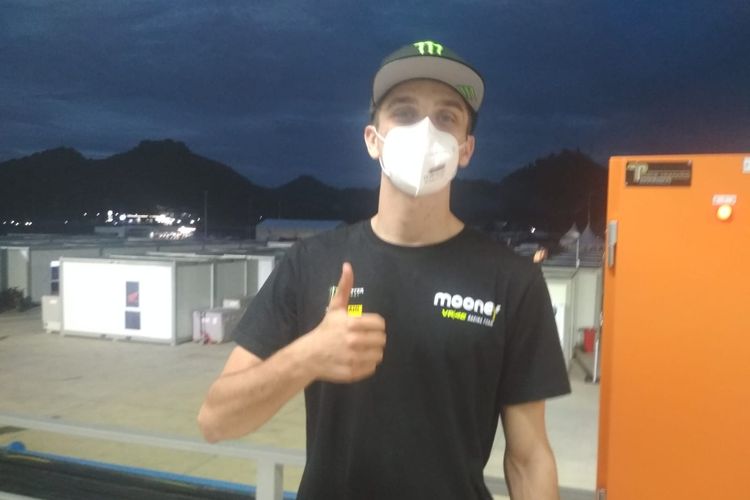 Pebalap Mooney VR46 Racing yang juga merupakan adik tiri Valentino Rossi, Luca Marini, seusai menyelesaikan hari pertama tes pramusim MotoGP 2022 di Sirkuit Mandalia, Jumat (11/2/2022).