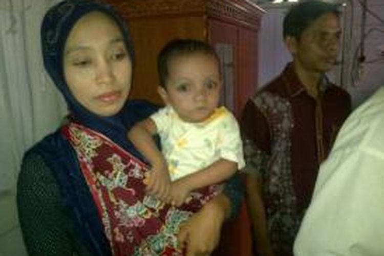 M. Zidan Taqia (2), warga Desa Meunasah Dayah, Kecamatan Kota Juang, Kabupaten Bireuen, Aceh, yang mengalami kebocoran jantung segera dibawa ke RS Sucipto, Jakarta. DESI