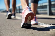 6 Latihan Jalan Kaki Terbaik untuk Menurunkan Berat Badan