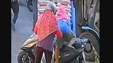 Bocah 7 Tahun Tewas Tertabrak Truk Sampah, Skuter Melaju Tak Sengaja Digas