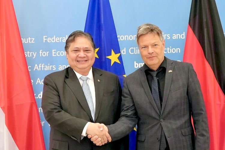 Menko Airlangga bersama Wakil Kanselir Jerman Y.M. Robert Habeck saat mengikuti pertemuan bilateral, Senin (6/5/2024). 