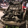 Tabrak Separator Busway di Rawamangun, Honda Jazz Terbalik, Bodi Atas Mobil Ringsek