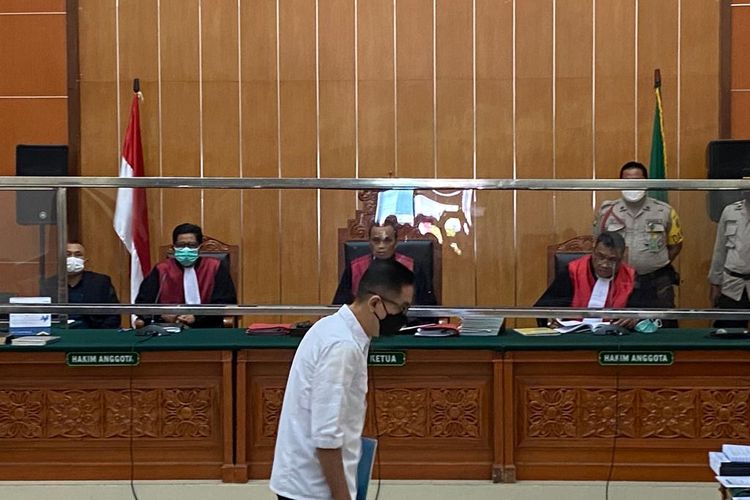 Mantan Kapolres Bukittinggi AKBP Dody Prawiranegara dalam agenda pembacaan pleidoi di PN Jakarta Barat, Rabu (5/4/2023).