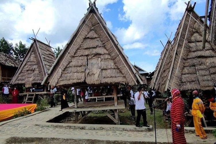 Uma Lengge (rumah adat) di Desa Wisata Maria, Wawo, Bima, Nusa Tenggara Barat, Minggu (13/6/2021).