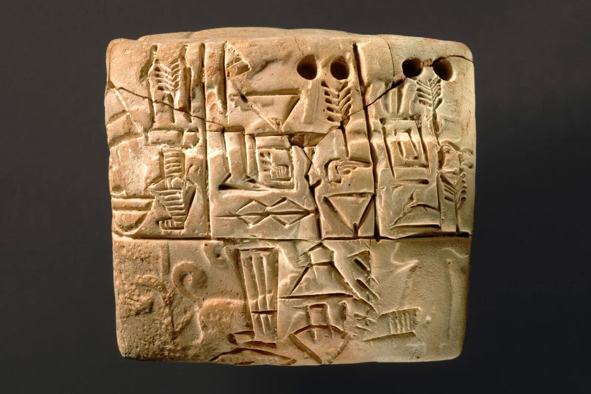 Cuneiform peninggalan bangsa Sumeria.