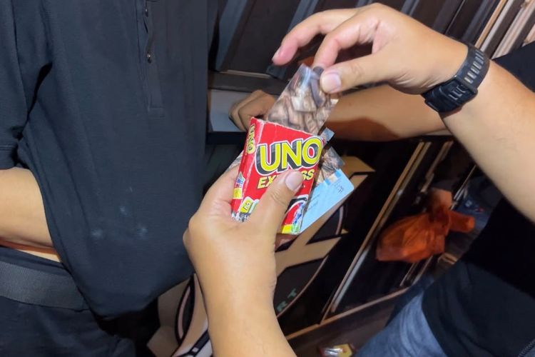 Helen's Night Mart Medan Disegel Usai Polisi Temukan Vape Narkoba