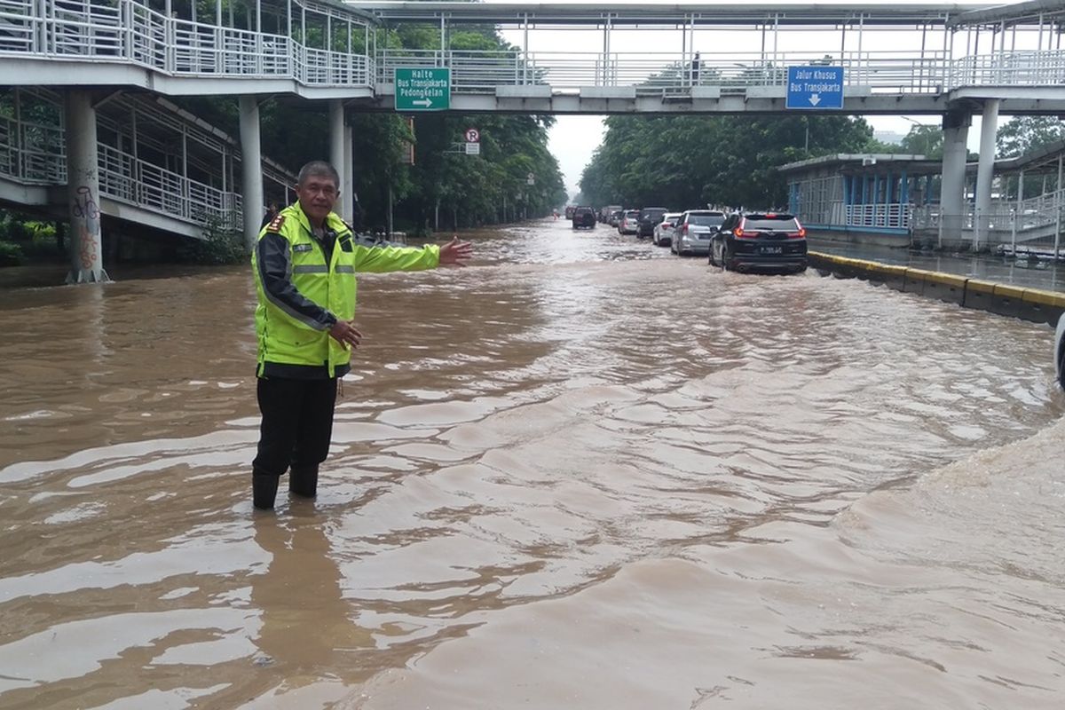 Jalan Perintis Kemerdekaan, Jakarta Utara direndam banjir, Sabtu (8/2/2020)