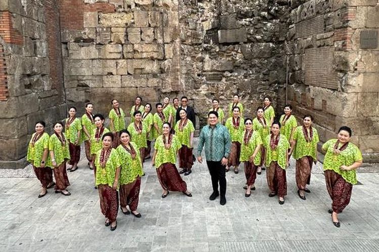  Paduan suara perempuan dari Jakarta bernama Shantell Vocal Ensemble menjadi juara dalam The 12th International ?Pau Casals? Choir Competition ?Canco Mediterrania? yang diselenggarakan di Lloret de Mar?Barcelona, Spanyol, pada 19-23 September 2023.