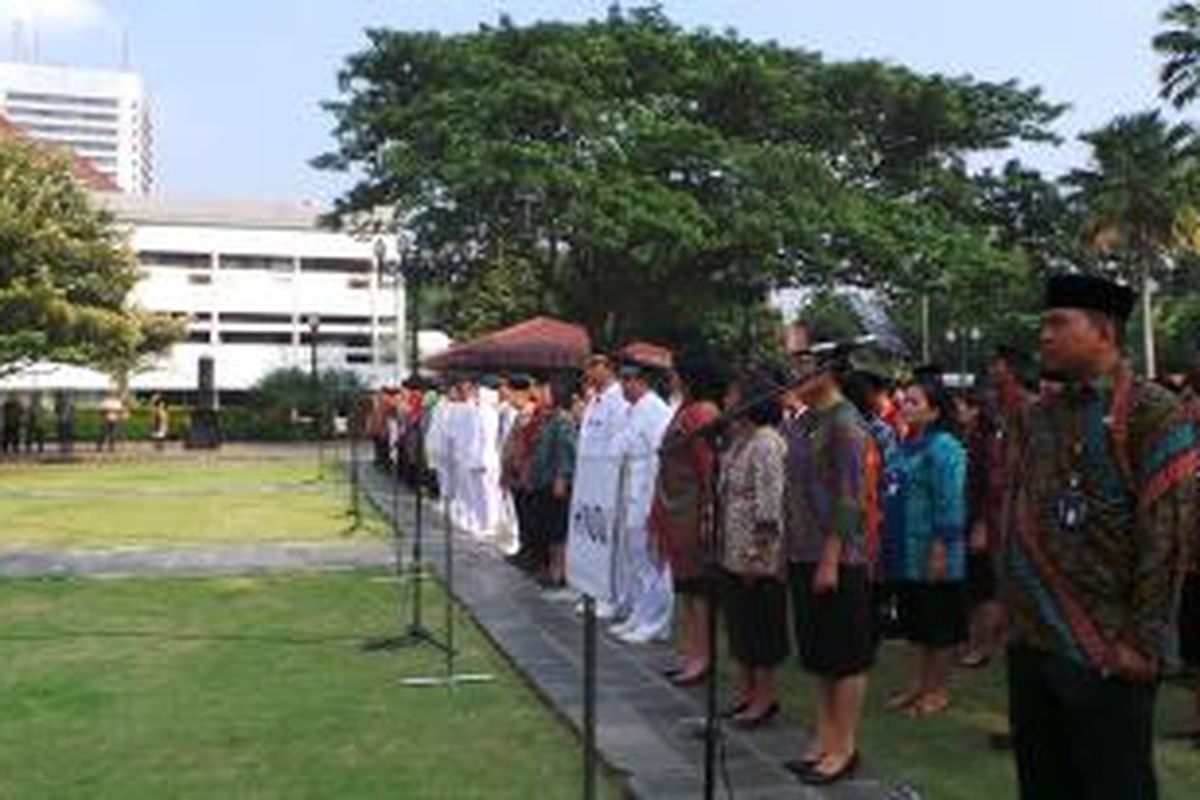 Sebanyak 649 pejabat eselon III dan IV di lingkungan Pemprov DKI Jakarta dilantik Gubernur DKI Jakarta Basuki Tjahaja Purnama, di Balai Kota, Senin (18/5/2015). 