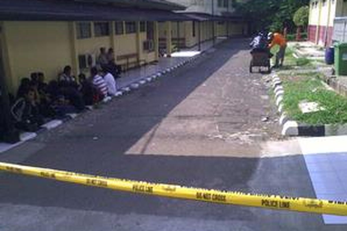 Suasana di RS Sakit Polri, Jumat (25/9). Jenazah tiga teroris yaitu Bagus Budi Pranoto alias Urwah, Ario Sudarso alias Aji, Hadi Susilo alias Adip rencananya akan diambil pihak keluarga.