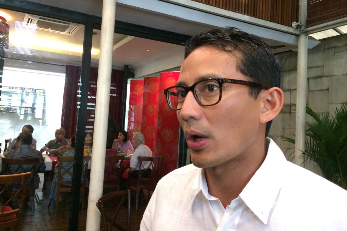 Cawagub DKI Jakarta, Sandiaga Uno di Restoran Merah Delima, Jakarta Selatan, Minggu (9/4/2017).