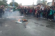 Massa Bakar Ban di Depan Gedung DPRD Sumatera Barat, Lalu Lintas Macet