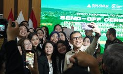 Menteri Karding Lepas 55 Perawat Universitas Binawan ke Austria, Titip Pesan Bawa Pulang Pengetahuan Baru