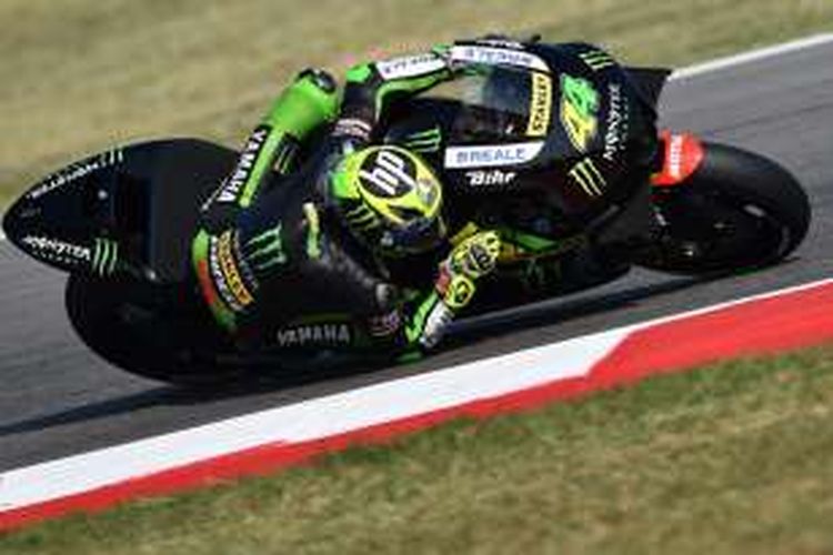 Pebalap Monster Yamaha Tech 3 asal Spanyol, Pol Espargaro, memacu motornya pada sesi latihan bebas pertama GP San Marino di Sirkuit Misano, Jumat (9/9/2016).