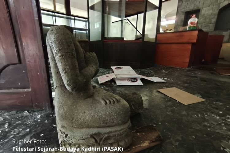 Menteri Kebudayaan, Fadli Zon meminta pihak yang mengambil koleksi Museum Bagawanta Bari Kediri segera mengembalikannya. Adapun Museum Bagawanta Bari Kediri terdampak aksi unjuk rasa pada Sabtu (30/8/2025) malam sehingga beberapa koleksi penting yang hilang antara lain Kepala Ganesha,
Koleksi Wastra (kain batik), dan buku-buku lama hilang.