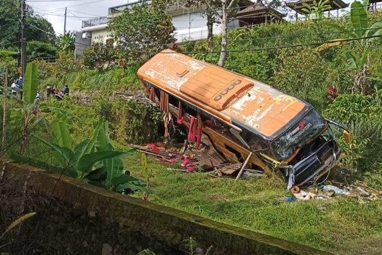 Kondisi kendaraan yang terlibat kecelakaan maut di Baturiti, Tabanan, Sabtu 18 Juni 2022 

