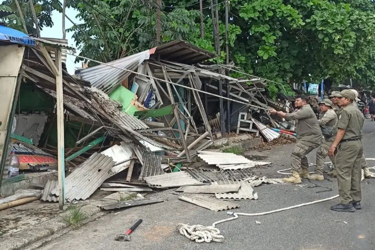Warteg hingga Toko Bunga Dibongkar, Bangli di Jalan Akses UI Depok Ditertibkan