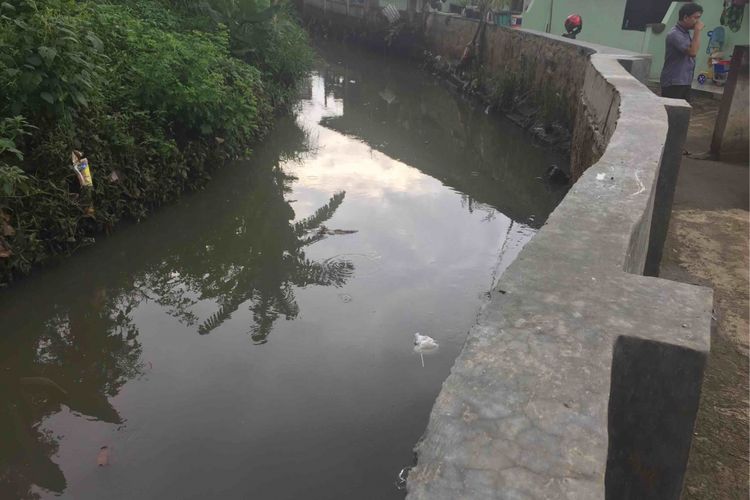 Bagian Tanggul Jatipadang, Pasar Minggu, Jakarta Selatan, yang telah selesai diibangun. Foto diambil Senin (5/2/2018).