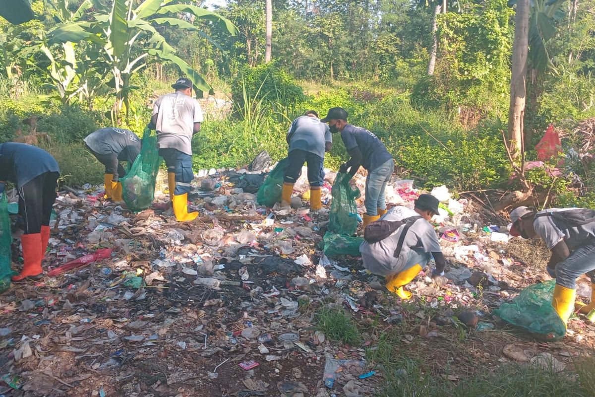 Hotel Ketapang Indah Banyuwangi Akui Buang Limbah Sandal yang Menumpuk Dekat Permukiman Warga