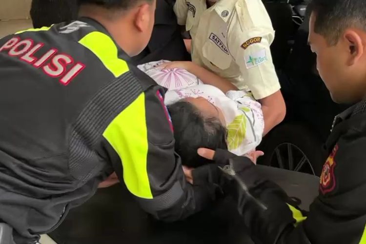 Ibu Hamil Alami Kontraksi di Tengah Kemacetan Jalur Puncak, Polisi Larikan ke RSUD Ciawi