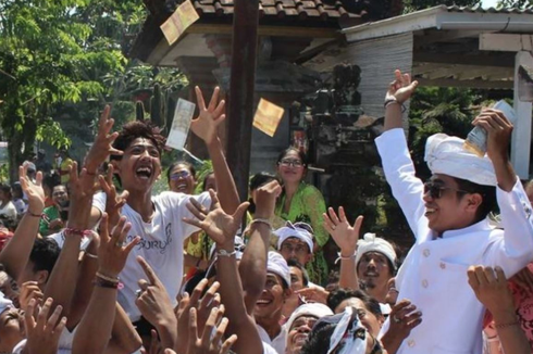 Mengenal Mesuryak, Tradisi untuk Memberikan Bekal Pada Leluhur di Bali
