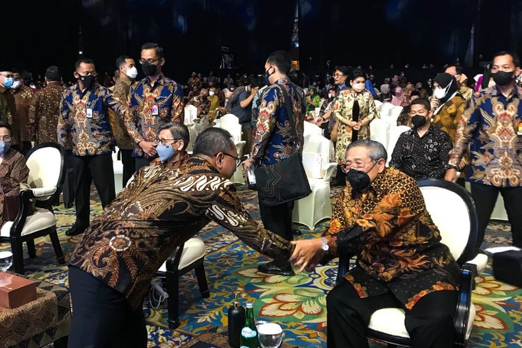 Ketua Umum PAN Zulkifli Hasan saat menghadiri acara Mengenang Ani Yudhoyono di JCC Jakarta, Minggu (19/6/2022).