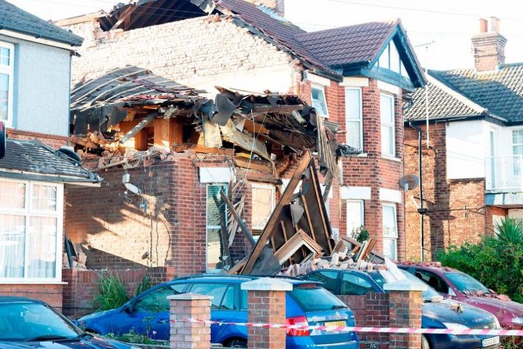 Bangunan tempat tinggal dua lantai di kota Poole, Dorset, yang hancur setelah insiden ledakan pada 22 Oktober 2018.