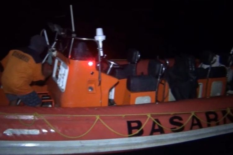 kapal unit Rigid Inflatable Boat (RIB) 01 SAR Nias, yan digunakan Tim SAR Gabungan dalam melakukan misi pencarian dan penyelamatan 6 kru kapal yang bocor.