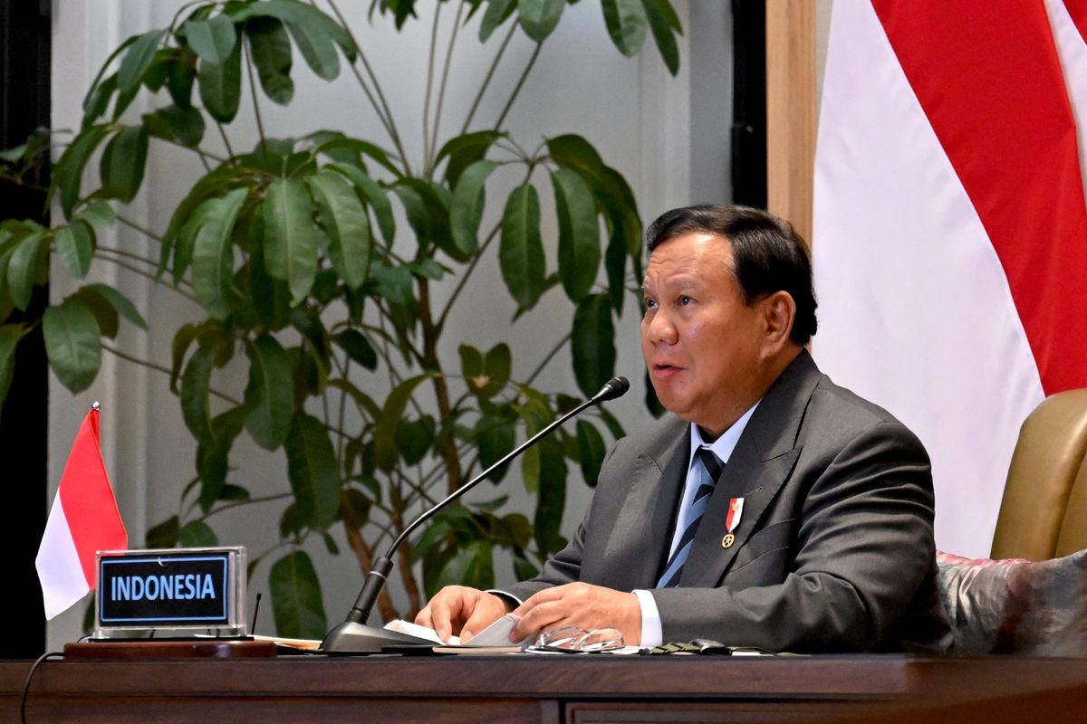 Presiden Prabowo Subianto menghadiri BRICS Leaders Virtual Meeting dari kediaman pribadinya di Kertanegara, Jakarta Selatan, Senin (8/9/2025).