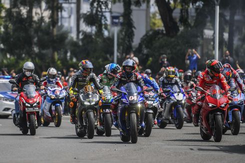 Antusiasme Warga Tonton Parade MotoGP, Rela Naik Pohon dan Pagar Berduri karena Tak Bisa ke Mandalika