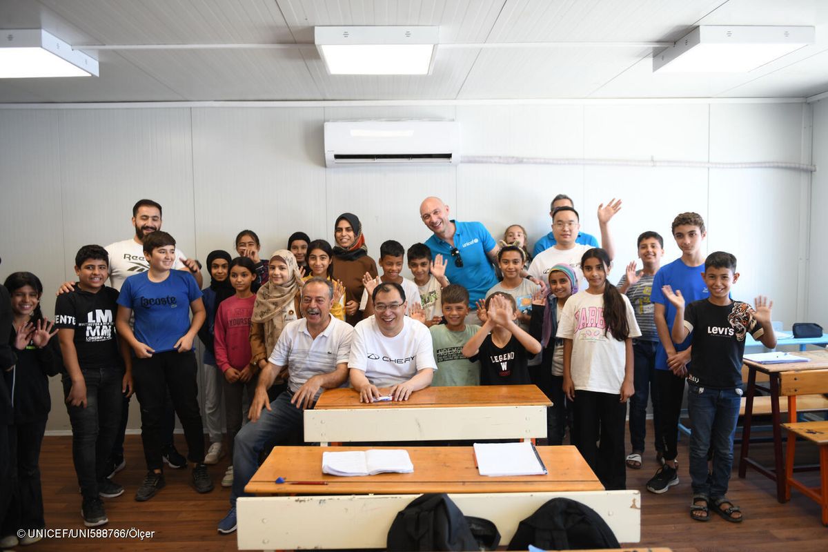 Chery Automobile dan UNICEF mengunjungi program pendidikan anak yang terdampak gempa bumi di Turki