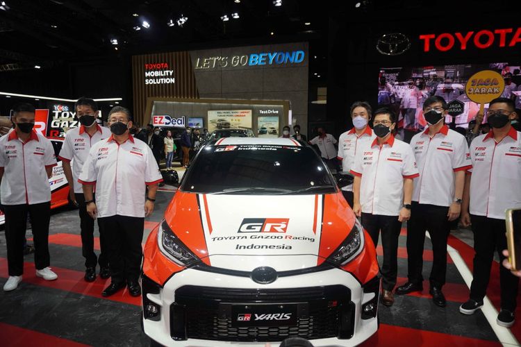 Para pebalap dan tim Toyota Gazoo Racing Indonesia 