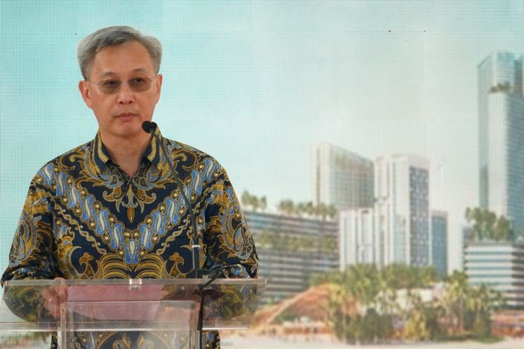 Head Asset and Fund Manager Tuan Sing Holdings Patrick Tan memberikan sambutan saat pembukaan Marketing Gallery Opus Bay, Batam 4 Mei 2023. 