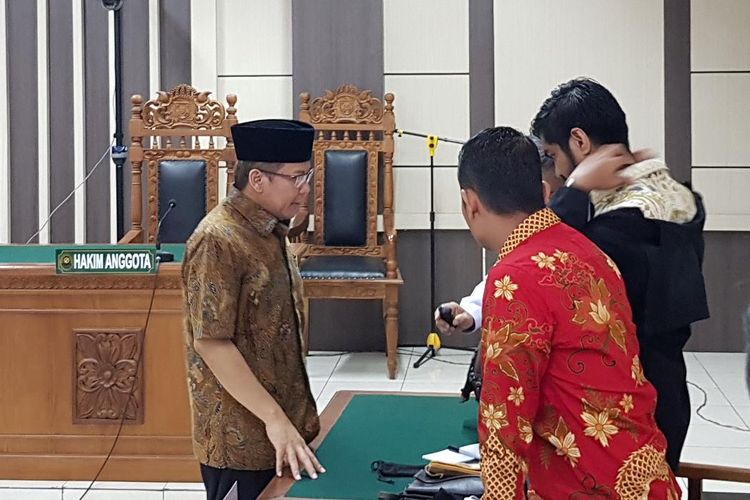 Wakil Ketua DPR RI nonaktif Taufik Kurniawan dituntut 8 tahun penjara dalam kasus suap Dana Alokasi Khusus (DAK), di Pengadilan Tipikor Semarang, Senin (24/6/2019).
