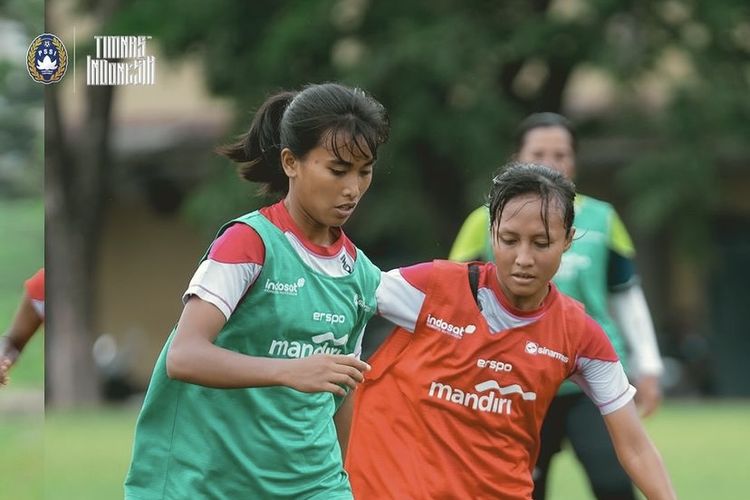 Timnas Putri Indonesia terus mengasah kemampuan di pemusatan latihan (TC) yang berlangsung di Universitas Negeri Surabaya (Unesa).